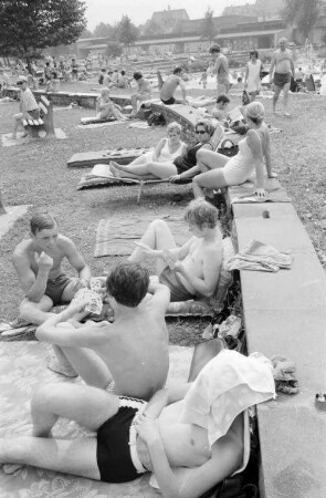 Badebetrieb im Turmbergbad.