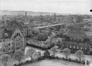 Plauen, Stadt : Plauen. Stadtteilansicht mit Friedrich-August-Brücke und Katholischer Kirche Herz Jesu