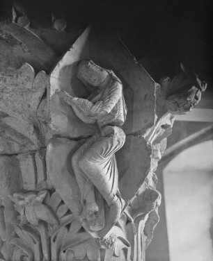 Kapitell mit der Darstellung der Tugenden — Caritas (Nächstenliebe)