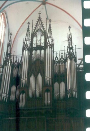Viermanualige Orgel. Schwerin, Dom : Orgel von Friedrich Ladegast (Einweihung 1871, Restaurierung 1988; A. Schuke Orgelbau). Schwerin, Dom St. Maria und St. Johannes