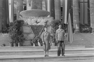 Gedenkkundgebung für die Opfer des Faschismus vor dem Alten Museum im Lustgarten in Berlin, anlässlich des sogenannten 3. OdF-Tages (Opfer des Faschismus-Tag) A B C