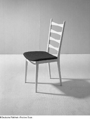 Stuhl mit gepolsterter Sitzfläche (Modell 6244)