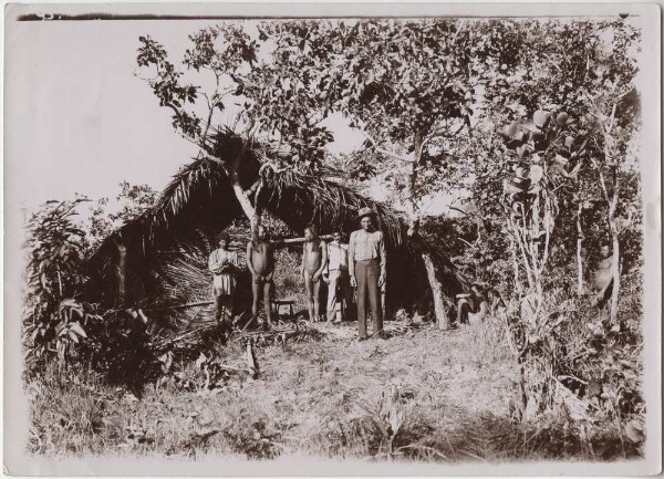 W. Kissenberths Hütte im Dorf der Kayapó