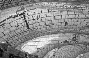 München: Olympiastadion mit Dachkonstruktion