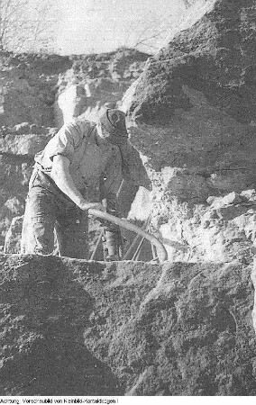 Sandstein, Abbau, um 1960 & Sandstein. Abbau und Lagerung von Sandstein für den Wiederaufbau des Landhauses in Dresden, um 1960