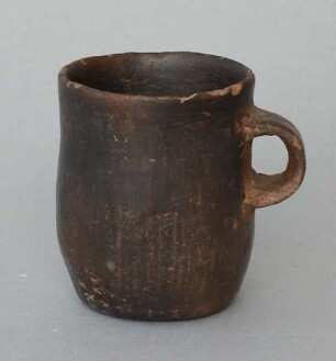 Tonbecher