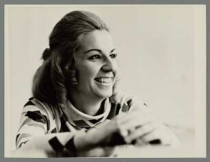 Cecile Ousset : Portrait der Pianistin Cecile Ousset in der Komischen Oper Berlin