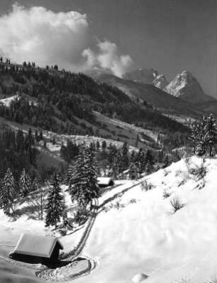 Winterbilder. Verschneite Häuser im Hochgebirge (vielleicht in den Alpen)