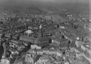 Dresden: Altstadtkern von Südosten. Luftbild-Schrägaufnahme