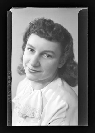 Alliiertenporträt Miss Lang (2)