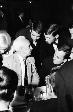 16. Tagung 1966 Mediziner; Studentenabend Polonaise: Severo Ochoa im Gespräch