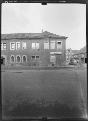 Großenhain, Dresdner Straße. Wohnhaus mit Laden. Straßenfront (Frauenmarkt