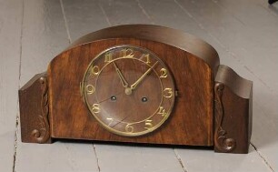 Uhr (Kaminuhr mit Schlagwerk)