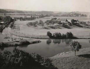 Freiberger Mulde mit einmündendem Zschopau-Mühlgraben. Blick vom Pischberg von Nordosten zur Papierfabrik und zum Vorwerk Pischwitz