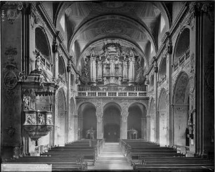 Walldürn Katholische Stadtkirche Sankt Georg Innenansicht Richtung Empore und Orgel