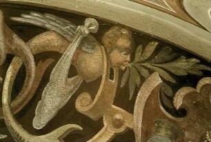 Fensterrahmung mit gekrönter Maske, Greifvögeln, Schlangen, Hasen, Putten und Katzen