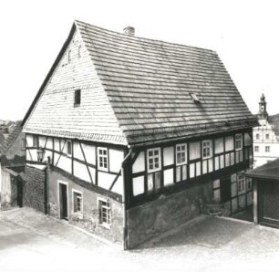 Colditz, Schloßgasse 4/Ecke Kirchgäßchen. Wohnhaus (17. Jh.). Eckansicht mit Schloßtreppe