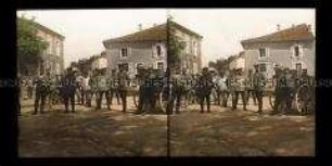 Soldaten vor der Post in Romagne