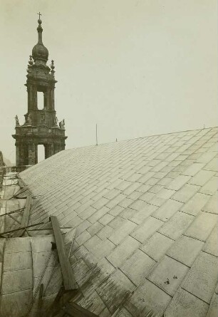 Dresden, Hofkirche : Dresden-Altstadt. Katholische Hofkirche. Kupferdach des oberen Schiffes