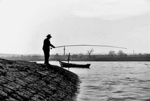 Dresden-Pillnitz, Angler an der Elbe
