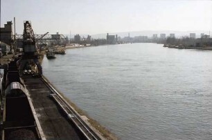 Weil: Rheinhafen Richtung Basel (Schweiz), von der Palmrainbrücke