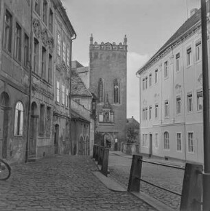 Bautzen : Bautzen. Schloßstraße in Richtung Matthiasturm mit Relief der Ortenburg