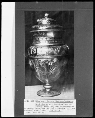 Deckelvase mit Reichsadler, angefertigt für Albrecht IV. von Bayern