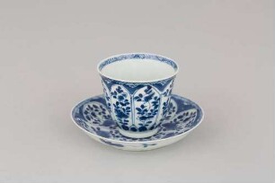Becher mit Unterschale