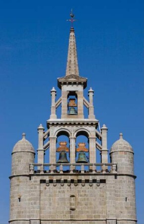 Frankreich. Bretagne. Cotes d Armor. Pleubian. Kirchturm mit Aussenkanzel. Glockenturm. 16 Jahrhundert