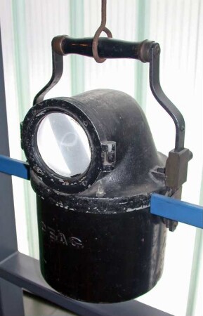 Akku-Lampe mit Stirnlicht