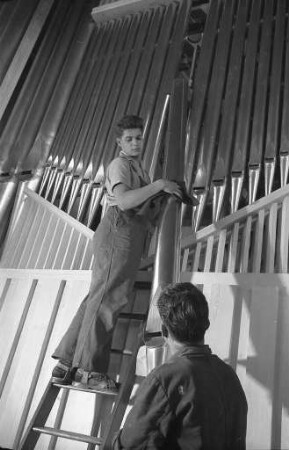 Einbau der Orgel in der Evangelischen Stadtkirche Karlsruhe.