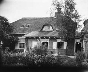 Gartenansicht eines Wohnhauses