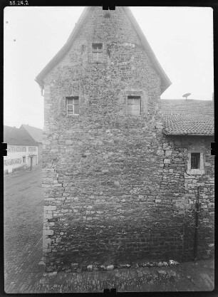 Weißensee, Marktplatz 26. Rathaus (Baubeginn um 1200). Seitenfront (Teilansicht)