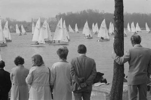 Internationale Segelregatta des Ruderclubs Rastatt auf dem Goldkanal bei Illingen am Rhein an Ostern 1971