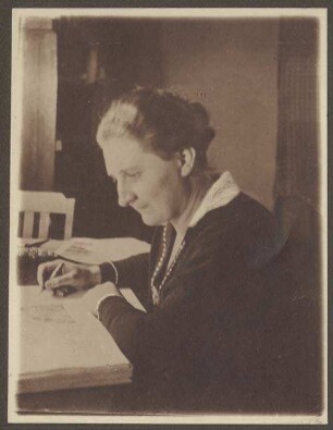 Dr. Charlotte Thilo