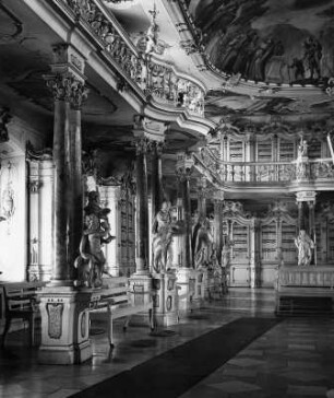 Bad Schussenried. Neues Konventsgebäude. Bibliothek (1754-1775; J. J. Schwarzmann, F. G. Hermann II). Innenansicht