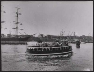 Große Hafenrundfahrt in Hamburg
