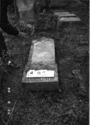Grabstein 494 (Index: 100095227) Maße HxBxT: 139x43x12 cm: Grabstein 494