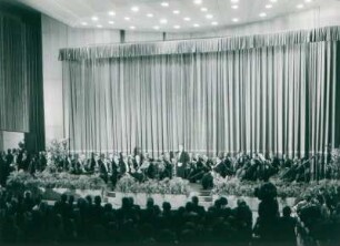 IFF 1958. Kongresshalle. Bürgermeister Brandt spricht