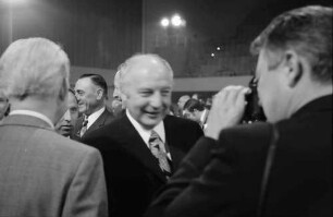Freiburg: Stadthalle; FDP-Parteitag, Eröffnung des FDP-Parteitags, Ankunft: Walter Scheel