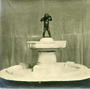 Brunnenmodell : Brunnenmodell. Gips, zum Teil getönt (wohl um 1915; C. Brose)