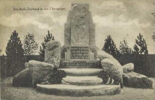 Friedhofs-Denkmal in der Champagne