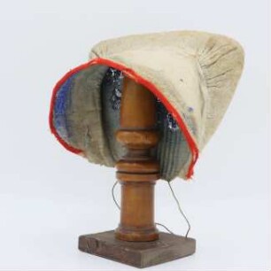 "Löcherblauhaube" in Creme mit Blauem Muster 2