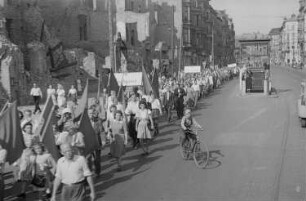 Gedenkmärsche für die Opfer des Faschismus in Berlin, anlässlich des sogenannten 3. OdF-Tages (Opfer des Faschismus-Tag)