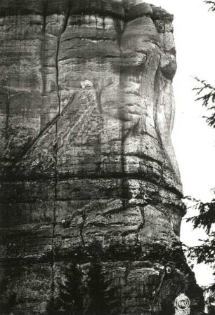 Sächsische Schweiz, Schrammsteine. Falkenstein. Seilschaft Ehrhardt Renger im mittleren Teil des Südrisses (VIIa)