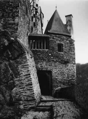 Burg Eltz — Inneres Burgtor