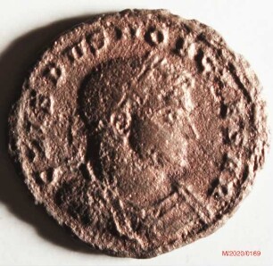 Römische Münze, Nominal Follis, Prägeherr Constantinus I. für Crispus, Prägeort Siscia, Original
