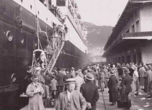 Bergen, Hafen, Landgang von Reisenden des Passagierschiffes Monte Sarmiento