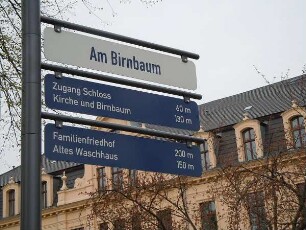 Ribbeck - Hinweisschild : Hinweisschild auf den historischen Birnbaum. Aufgenommen am 17. April 2011 in Ribbeck im Havelland
