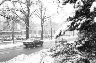 Freiburg: Rotteckring, tief verschneit mit Colombi Hotel, von verschiedenen Seiten